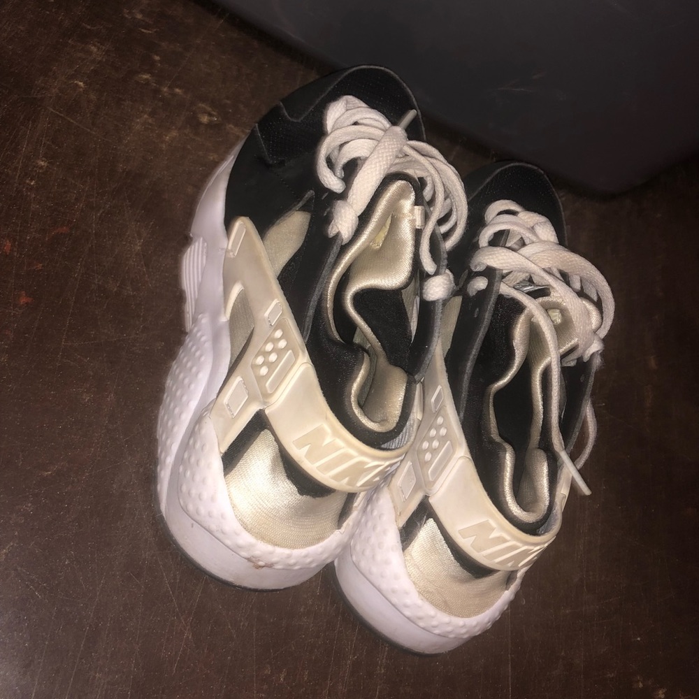 Nike Huarachi Size 4